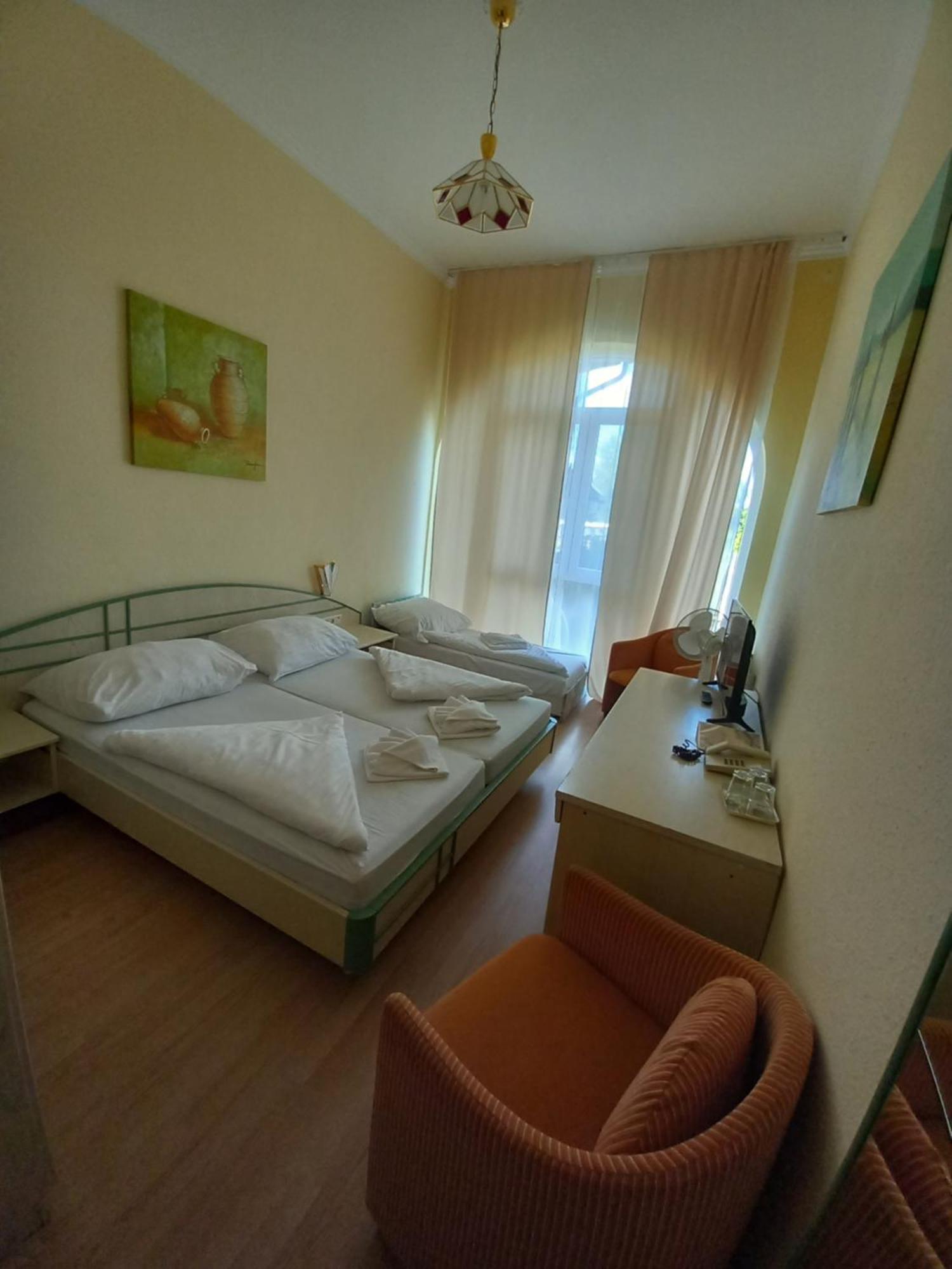Hotel Familia Zamárdi Habitación foto